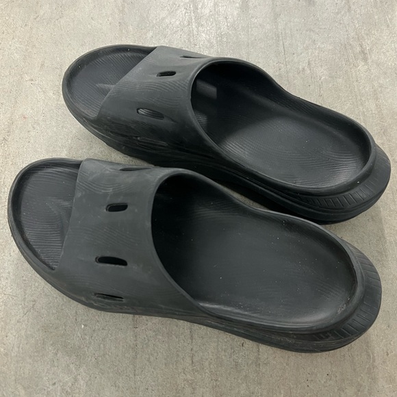 Hoka One One Men\'s Black Slide Sandals